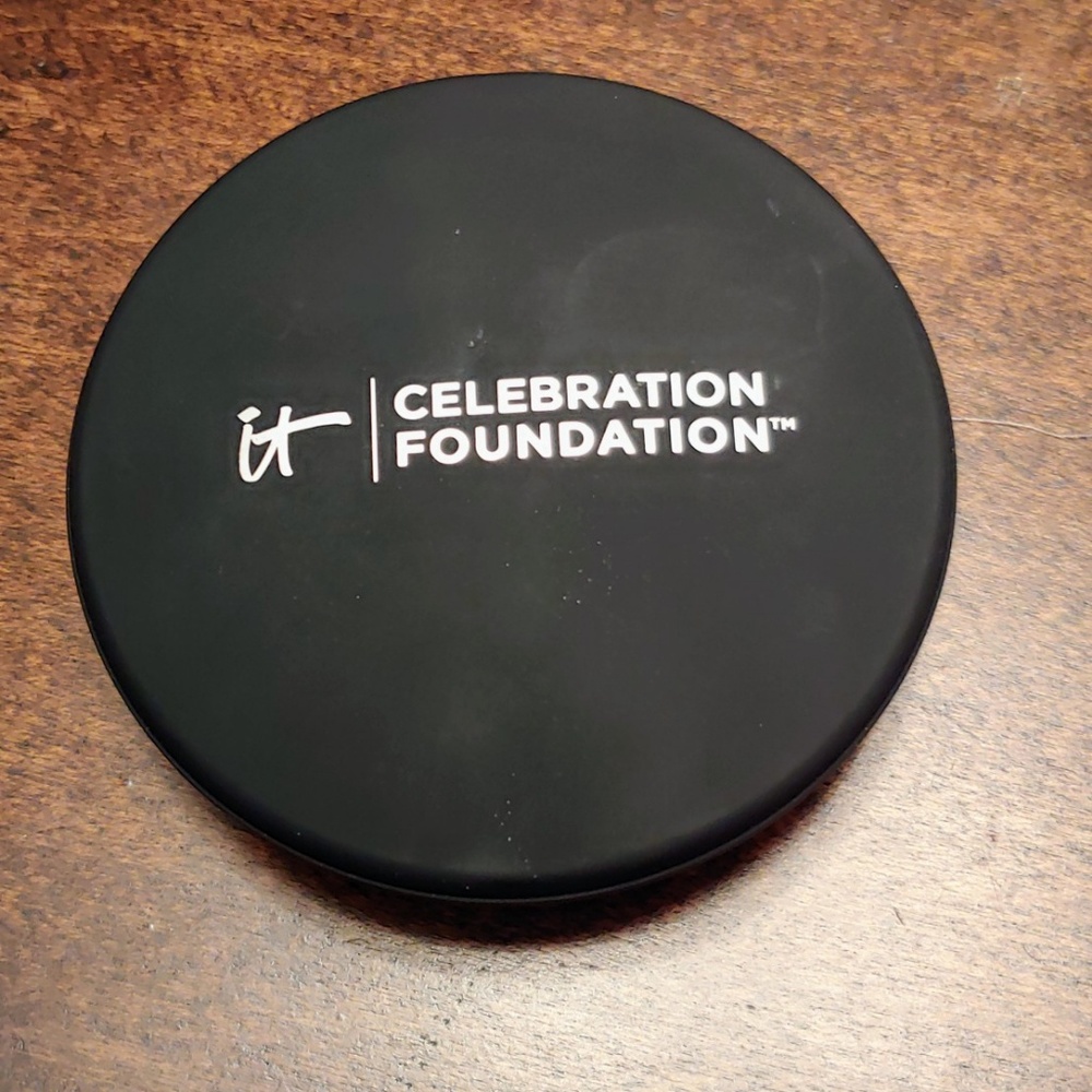 IT Cosmetics Celebration Foundation Medium